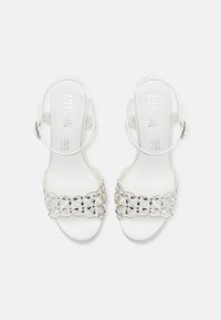 Menbur Sandali con tacco - ivory
