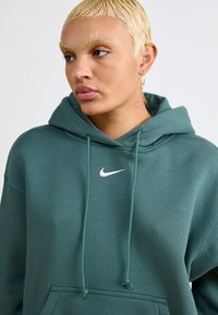 Nike Sportswear HOODIE - Φούτερ - vintage green/sail