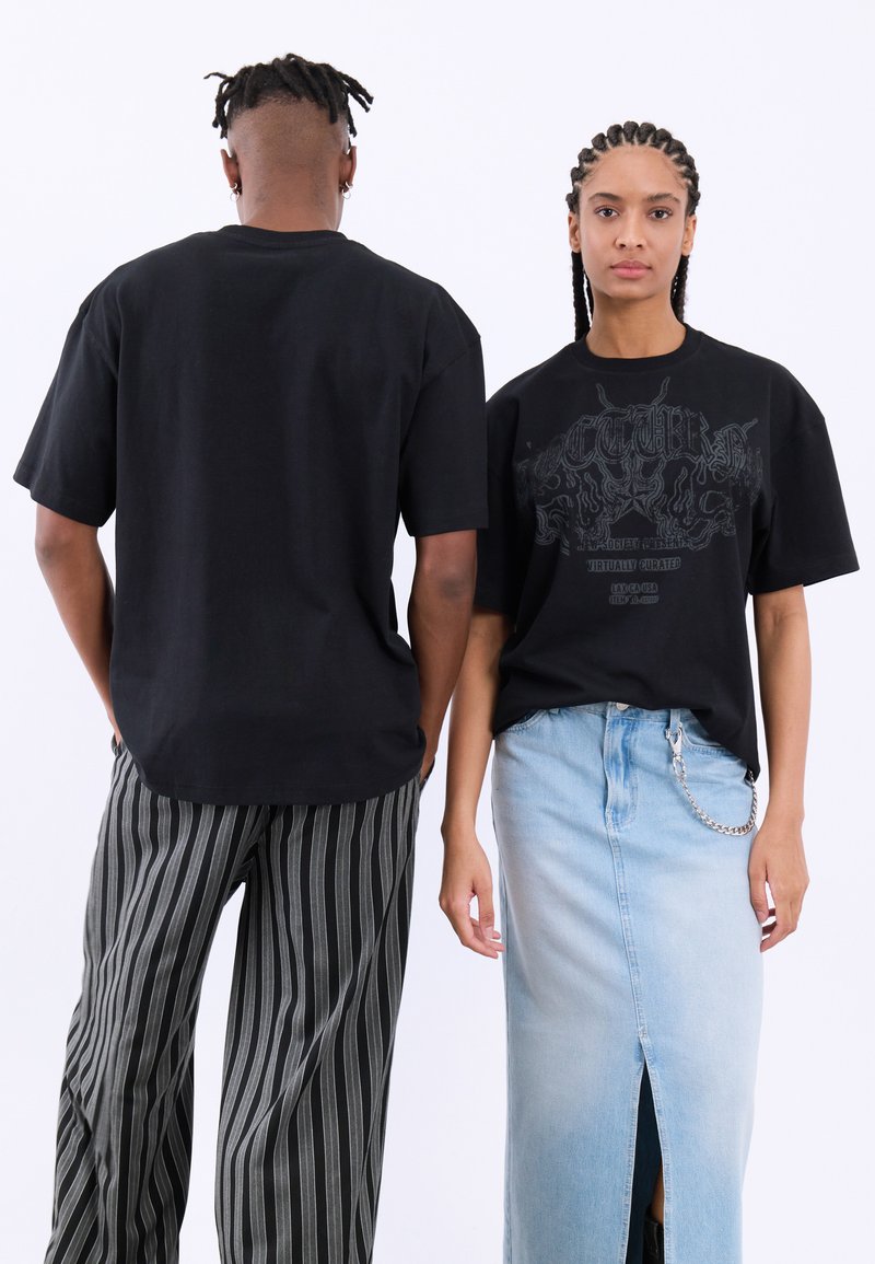 YOURTURN UNISEX - Print T-shirt - black