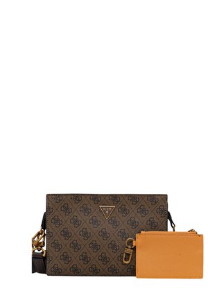 Sac bandoulière à monogramme marron avec ferrures dorées et une petite pochette zippée orange détachable à finition texturée.