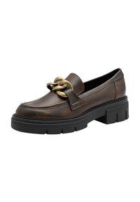 Mocassino in pelle marrone con suola nera spessa, caratterizzato da una prominente catena dorata decorativa sulla parte superiore e cuciture dettagliate lungo i bordi.