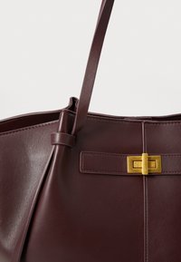 Gina Tricot LONG STRAP BAG - Pirkinių krepšys - burgundy