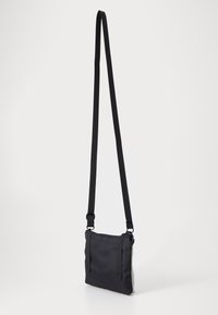 Mads Nørgaard TIAN CORE BLOCK BAG - Borsa a tracolla - cement/black