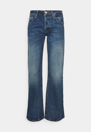 Jeans in denim blu con un design a gamba larga, caratterizzati da un lavaggio sbiadito, cinque tasche, passanti per cintura e chiusura con un solo bottone.