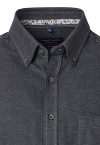 Legere Passform, dunkelgraues Hemd aus strukturiertem Stoff, mit Button-down-Kragen und kontrastierendem Blumenmuster innen am Kragen, ausgestattet mit zwei Knöpfen.