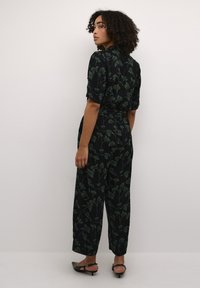 Kaffe ARUTHIE CROPPED AOP  - Salopetă - black green flower print