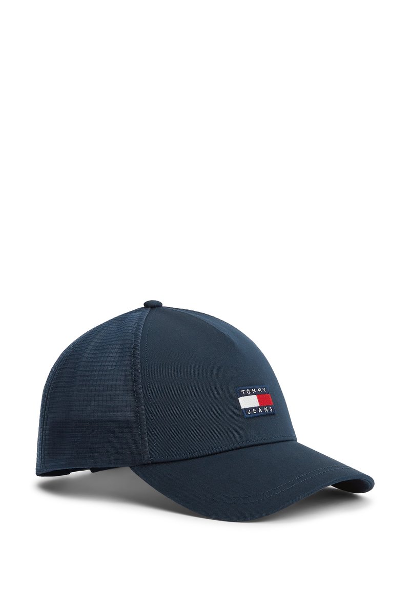 Casquette de baseball bleu marine avec des panneaux arrière en mesh et un patch logo rectangulaire Tommy Jeans en rouge, blanc et bleu à l'avant.