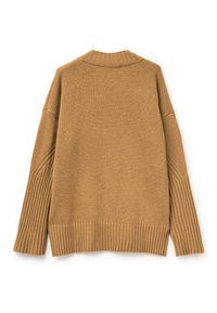 Brauner Strickpullover mit hohem Kragen, breitem Rippenbund und detaillierten Rippungen an den Ärmeln. Weiche Textur und lockerer Schnitt.