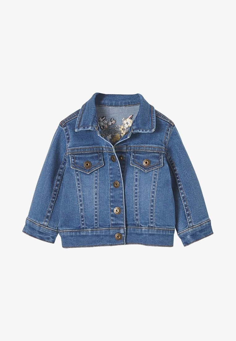 Veste en denim bleu à manches longues, fermeture à boutons, deux poches avant, et détail floral brodé sur la doublure intérieure.