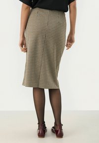 Part Two Kokerrok - toasted coconut check