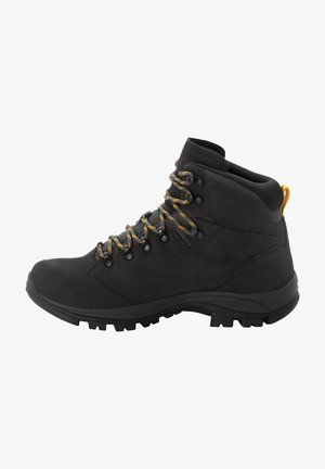 Bota de senderismo negra de caña alta con cordones con acentos amarillos, cuello acolchado, suela resistente y una lengüeta amarilla en el talón.
