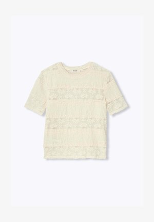 Haut beige clair à manches courtes avec un tissu texturé, des panneaux en dentelle et des détails de couture douce. Encolure ras du cou avec une coupe droite.