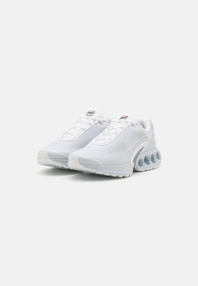 Nike Sportswear AIR MAX DN - Tenisky - white/metallic silver/pure platinum/summit white