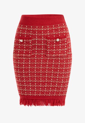 Rode tweed rok met een ribbelband, voorzien van goudkleurige doorweven draadjes, twee voorzakken met parelknopen en een rafelige zoom.