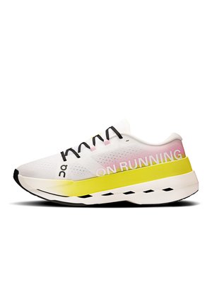 CLOUDBOOM MAX - Road running shoes - green