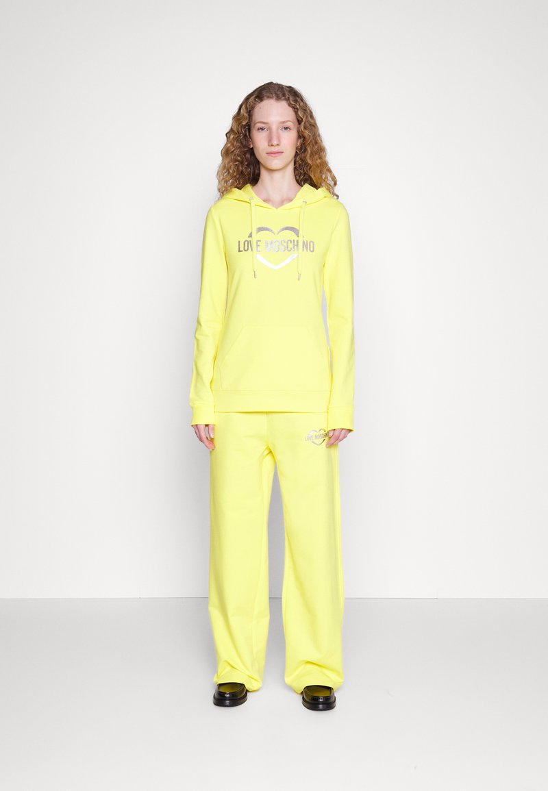 Love Moschino Trainingspak yellow/geel Zalando.nl