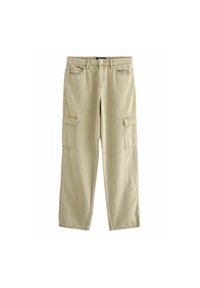 Beige cargo-housut, joissa on rento malli, kaksi sivutaskua ja nappikiinnitys. Kankaan pinta on sileä ja siinä on kevyitä ryppyjä.