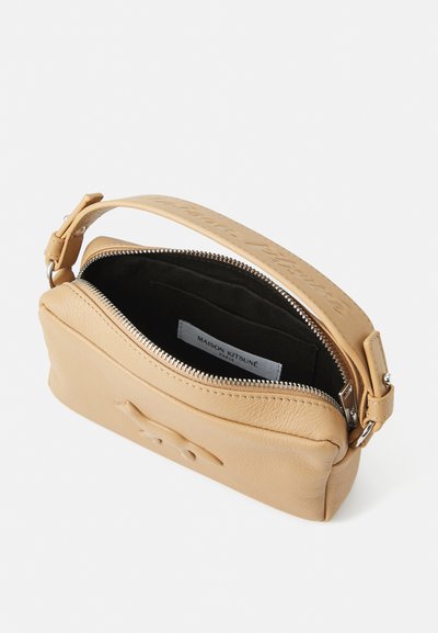 Maison Kitsuné CLOUD POUCH - Τσάντα χειρός - sepia