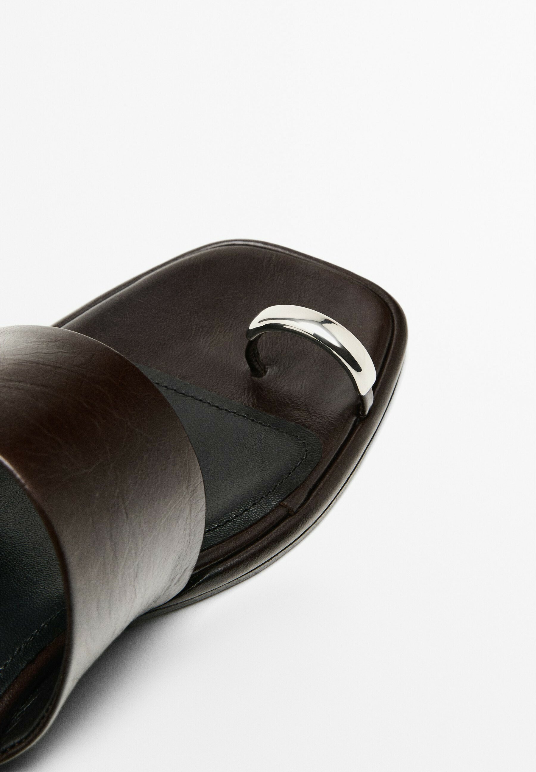 Massimo Dutti FLAT SLIDER WITH RING DETAIL - T-bar sandals
