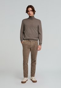 Scalpers CLASSIC ROLL NECK - Trui - taupe