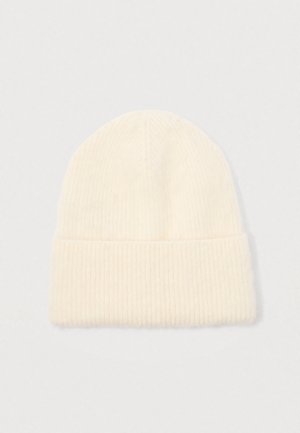 FUZZY BEANIE - Bonnet - white