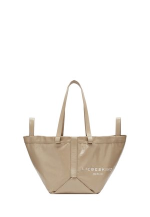 Borsa tote in pelle beige con finitura lucida e due manici corti e testurizzati. Presenta il logo in rilievo "LIEBESKIND BERLIN" sulla parte anteriore.