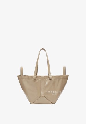 Borsa tote in pelle beige con finitura lucida e due manici corti e testurizzati. Presenta il logo in rilievo "LIEBESKIND BERLIN" sulla parte anteriore.