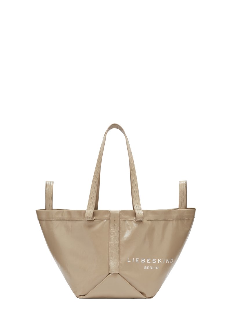 Borsa tote in pelle beige con finitura lucida e due manici corti e testurizzati. Presenta il logo in rilievo "LIEBESKIND BERLIN" sulla parte anteriore.