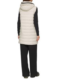 s.Oliver LEICHTE STEPP MIT LOGO-KAPUZE - Weste - wollweiß