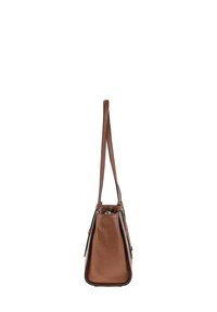 Sac à épaule en cuir brun avec une longue bandoulière, surface texturée et forme trapézoïdale structurée vue de côté.