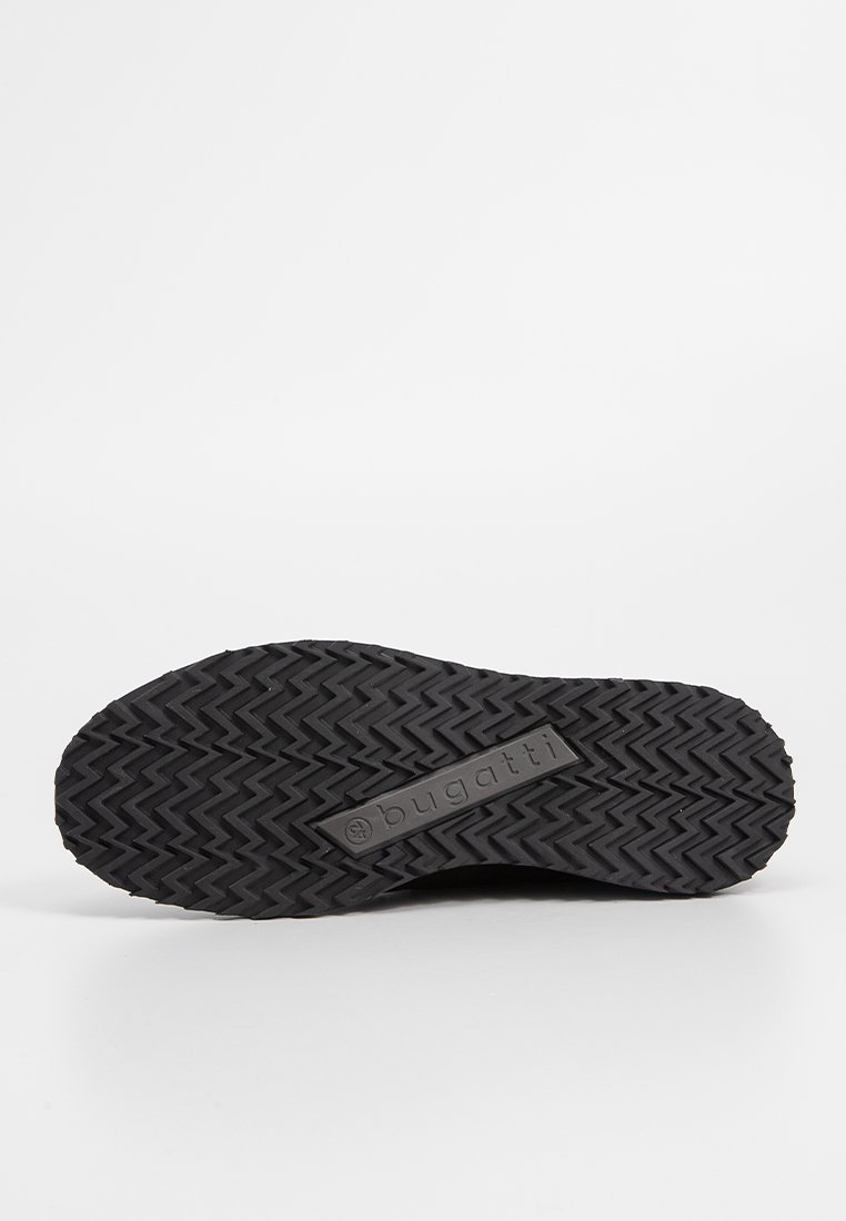 Suola di scarpa in gomma nera con motivo a zigzag e logo "bugatti" in rilievo. Texture liscia con un design resistente per una buona trazione.