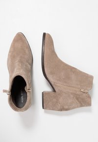 Pier One Tronchetti - beige