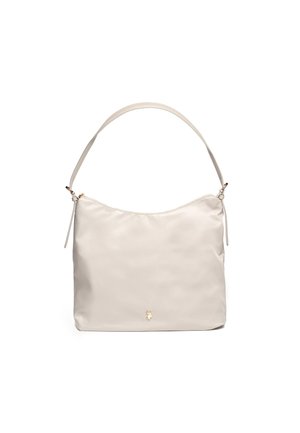 Beige skuldertaske lavet af glat materiale, med en halvmåneform, en enkelt rem og en lille guldslogo accent foran.