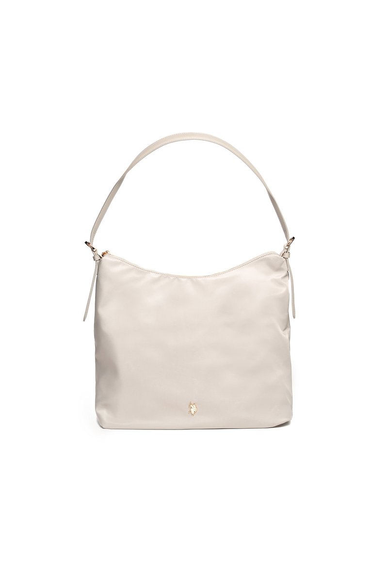 Beige axelremsväska i slätt material, med en halvmåneform, en enkel rem och en liten guldlogotyp som accent vid framsidan.
