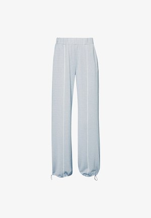 Pantaloni sportivi azzurri chiari con una cintura elastica, strisce laterali bianche e polsini a sigaretta. Realizzati in tessuto morbido ed elasticizzato.