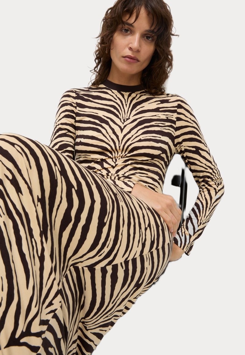 marks and spencer jersey dresses This stretchy M&S midi dress is flattering, comfortable and just 27.50