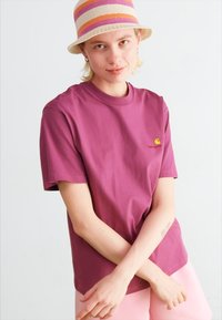 Carhartt WIP AMERICAN SCRIPT - Camiseta básica - dusty fuchsia