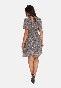 Elara Vestido informal - schwarz