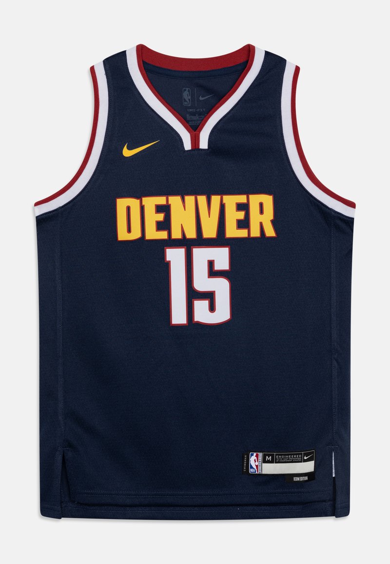 Maillot de basket-ball bleu foncé avec des accents rouges et blancs, arborant "DENVER" en jaune, le numéro de joueur "15" en blanc, logo Nike sur la poitrine.