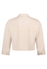 Korte beige blazer met een gladde textuur, notch-kraag en driekwartmouwen. Beschikt over naaddetails en een getailleerde pasvorm.