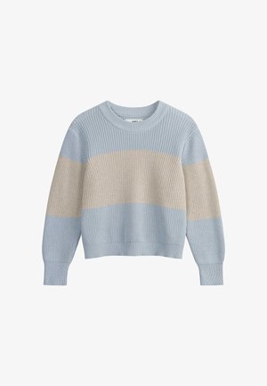 Hellblaues, grob gestricktes Sweatshirt mit beiger horizontaler Streifen, Rundhalsausschnitt und langen Ärmeln. Abgeschlossen mit gerippten Bündchen und Saum.