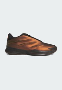 Λεπτό sneaker χαμηλού προφίλ με μεταλλική χαλκοχρώμη επάνω επιφάνεια, μαύρη σόλα και υφασμένα πλευρικά στοιχεία, εμφανιζόμενο σε πλευρικό προφίλ σε λευκό φόντο.