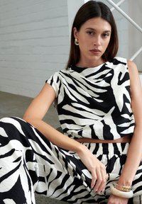 BWLDR LAILA czarny