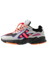 Adidas Originals Yung 96 Chasm Trail Torsion System Shoes Baskets Basses Grey Two Solar Orange Core Black Gris Zalando Fr