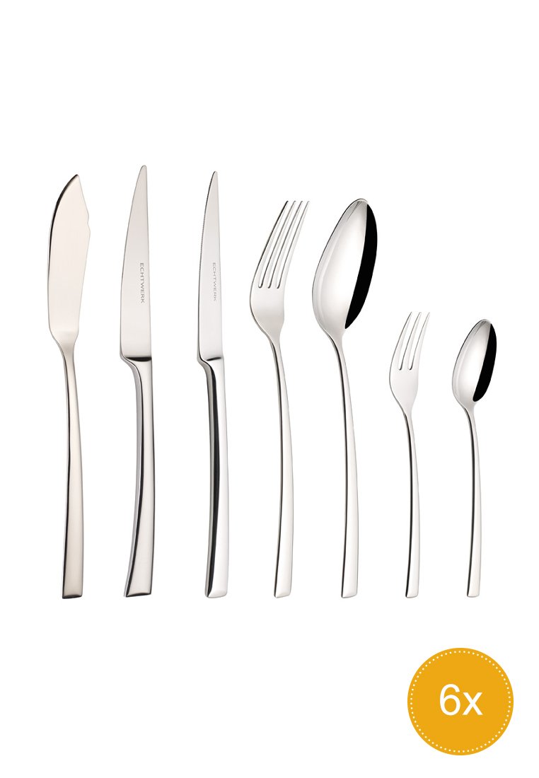 Juego de cubiertos de acero inoxidable que incluye cuchillo, tenedor, cuchara y utensilios más pequeños, acabado pulido con líneas suaves y elegantes; un total de 6 piezas.