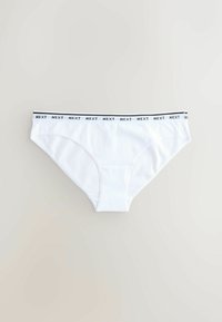 Bijeli pamučni bikini stil donjeg rublja s bijelim pojasom na kojem se ponavlja crni natpis "NEXT".