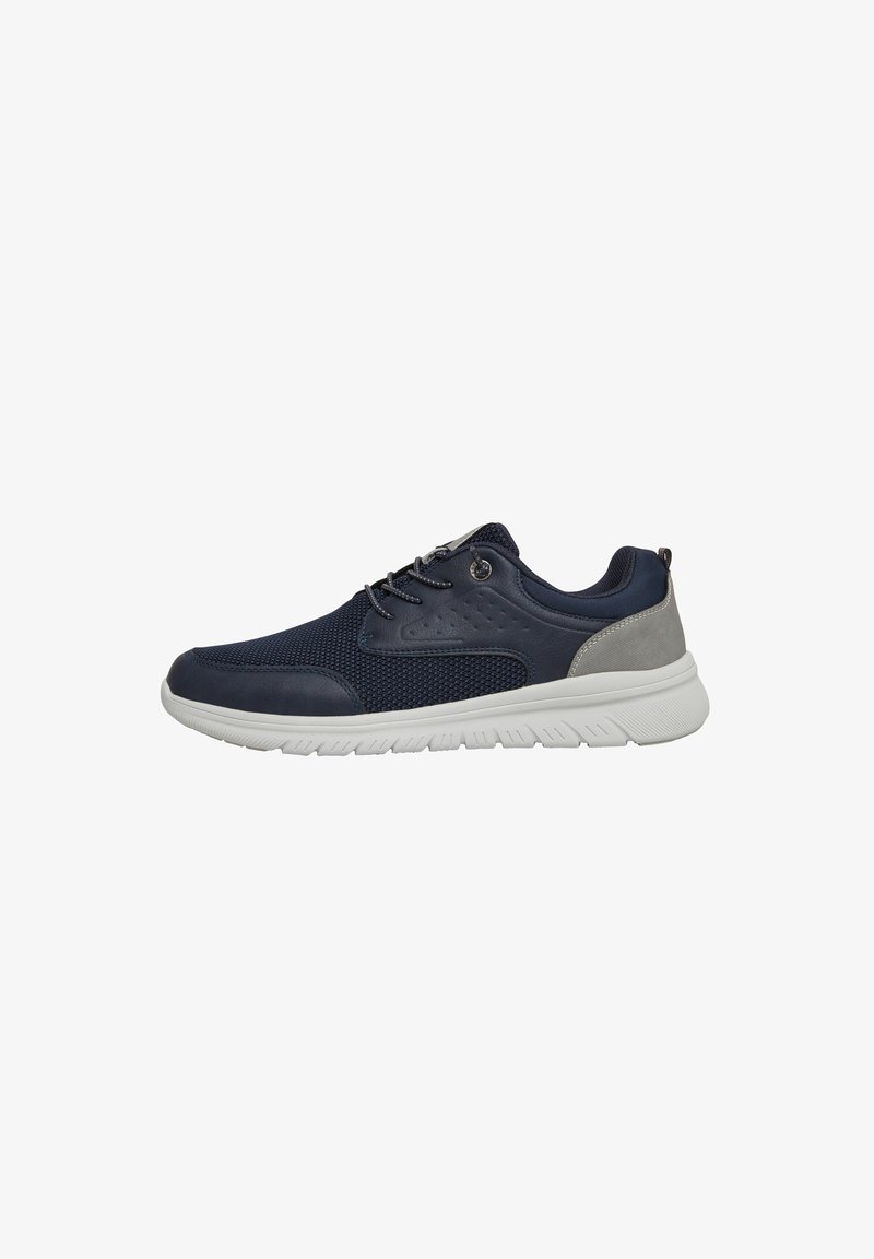 Baskets de sport bleu marine et gris avec semelle blanche, tige en mesh et cuir, fermeture à lacets et col rembourré pour le confort.