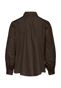 Camicia in cotone marrone con colletto classico, schiena arricciata e maniche lunghe e voluminose con polsini bottonati.