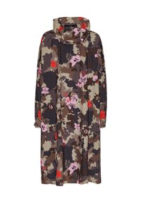 Kapturowy płaszcz przeciwdeszczowy w kamuflażu, z odcieniami brązu, ciemnej zieleni i kwiatowymi akcentami w kolorach czerwonym i różowym. Długie rękawy, luźny krój.