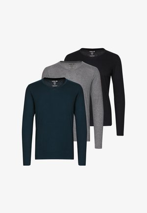 Trzy koszule z długim rękawem w kolorze ciemnego teal, szarym i czarnym. Wykonane z miękkiego materiału z klasycznym dekoltem typu crew neck.